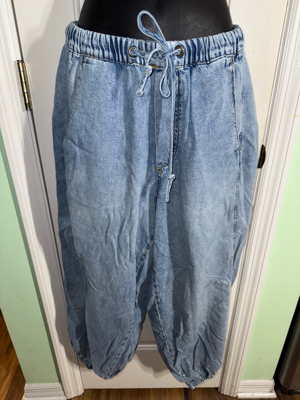 Pilcro Light Blue Beachy High-Rise Parachute Jean Harem Style Size XS Run Larger - Picture 2 of 10